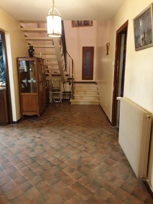הוילה ויילפרנץ'-דה-קונפלן Jolie Maison Avec Jardin מראה חיצוני תמונה